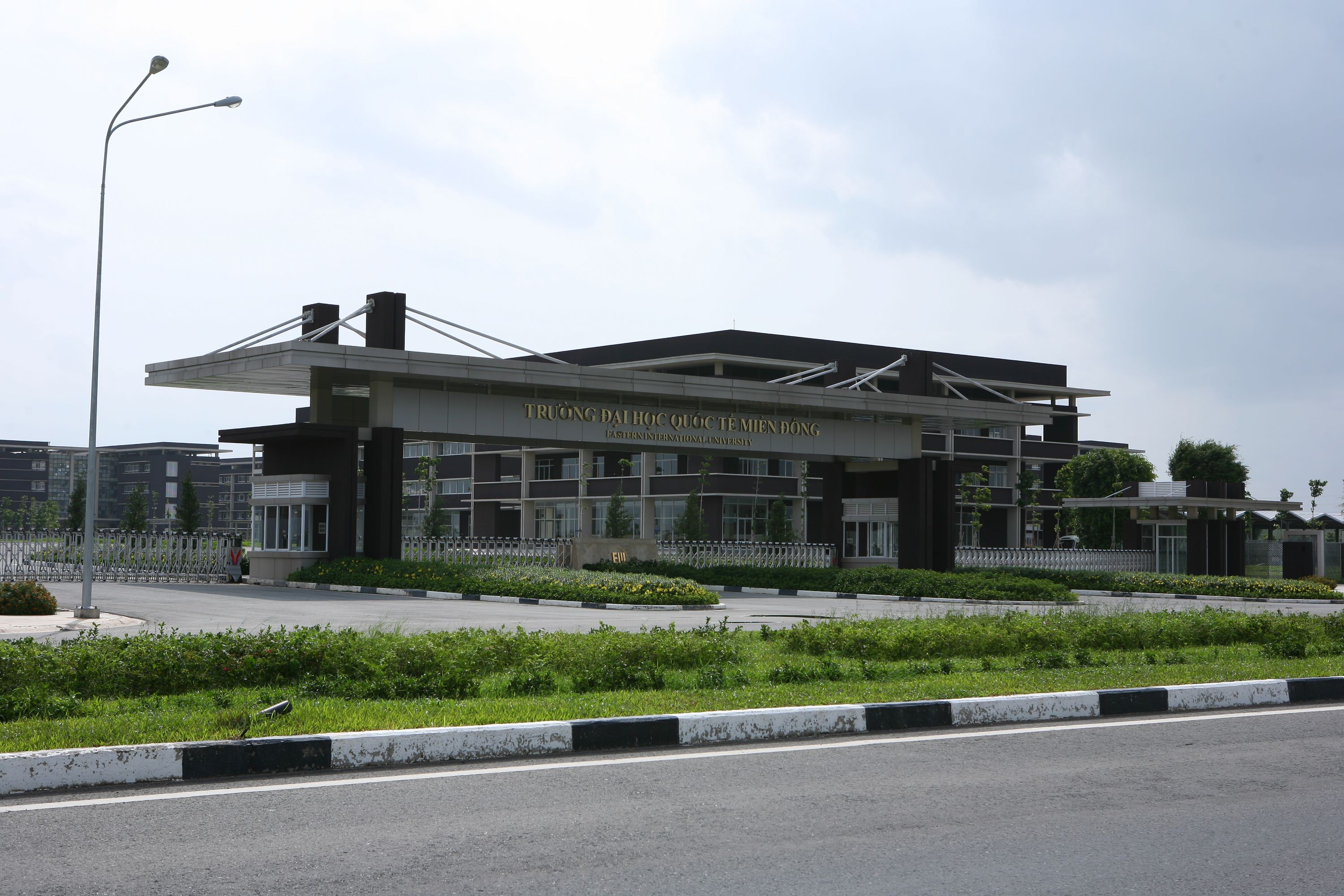 ĐẠI HỌC QUỐC TẾ MIỀN ĐÔNG
